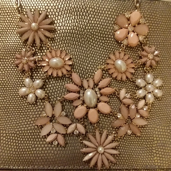 Jewelry - Floral necklace
